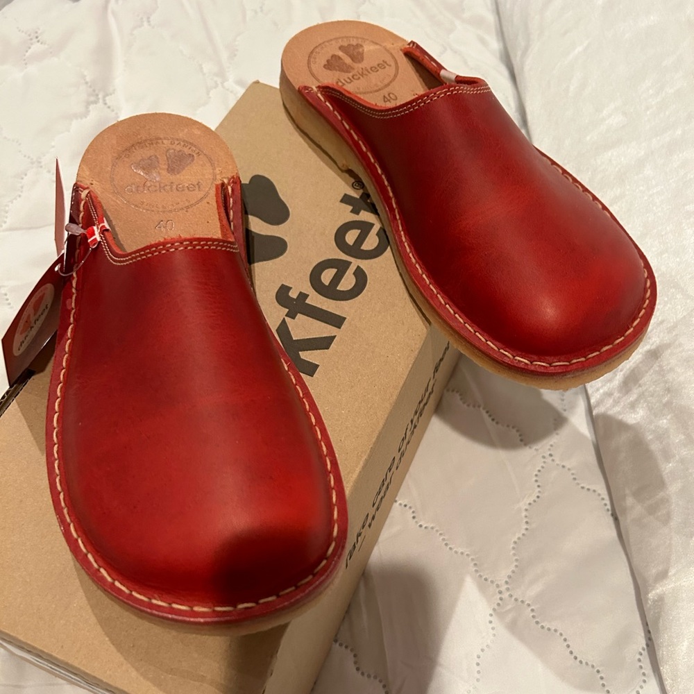 Duckfeet clogs. Red. Size 40. Brand new. Never worn